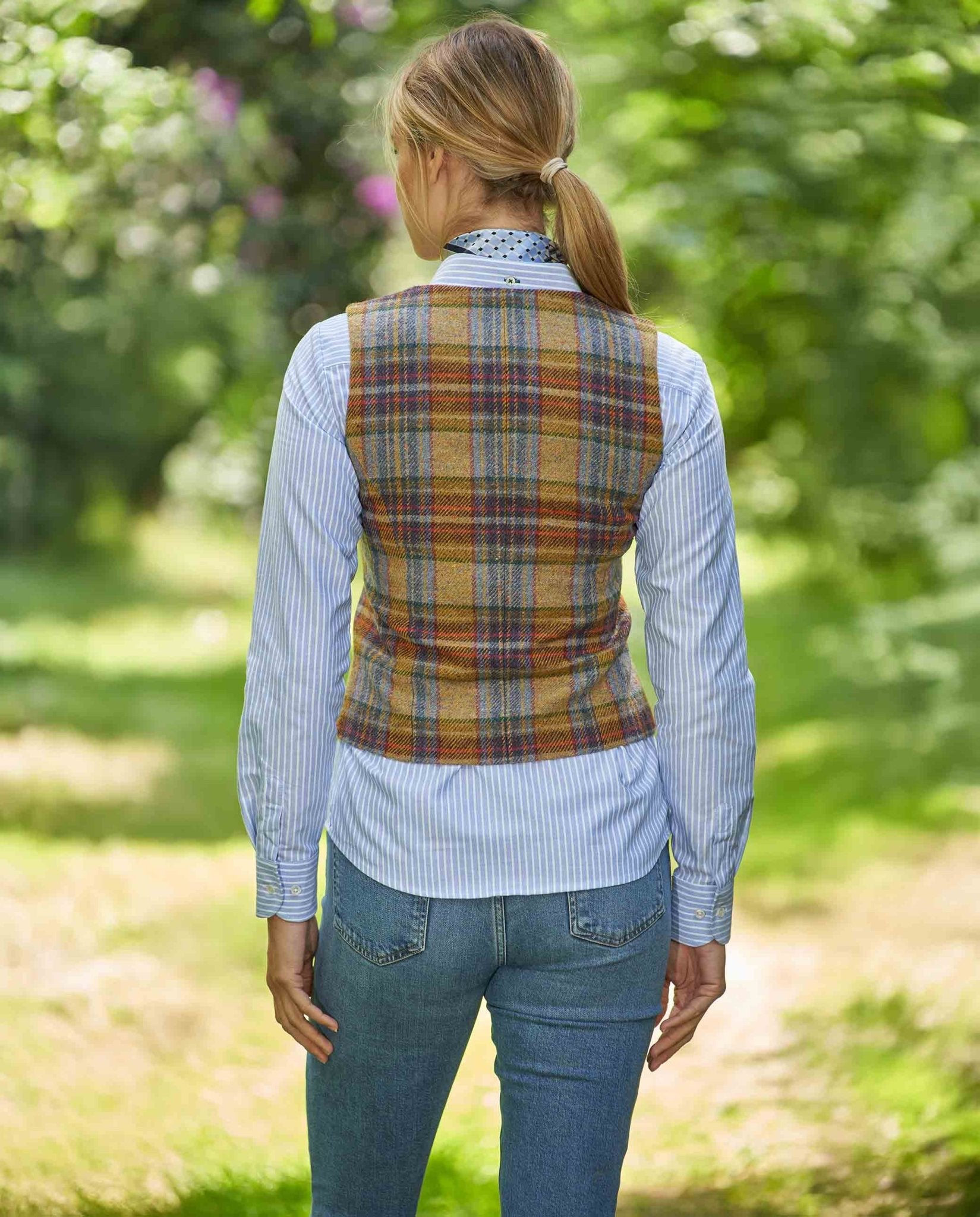 Magee Tweed Weste ''Lea'' in multicolor Check - Wellington of Bilmore