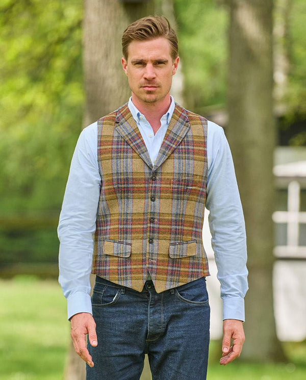 Magee Tweed Waistcoat "Wales" in Multicolor Check
