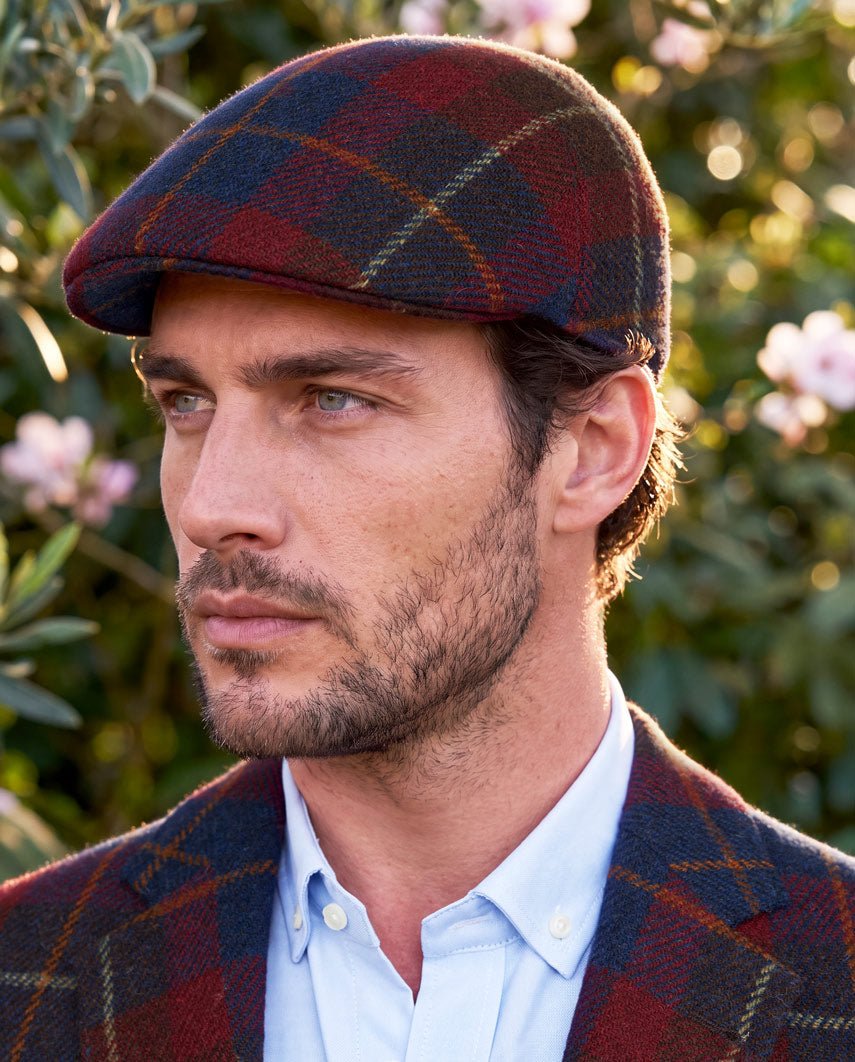 Schiebermütze "Henry Cap" aus original Harris Tweed in berry check - Wellington of Bilmore