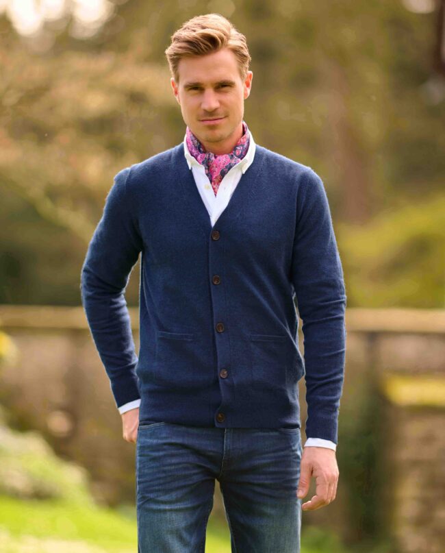 Merino-Strickjacke ''The Cardigan'' für Herren in midnight I Wellington of Bilmore