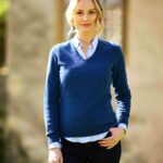 Merino Pullover ''Mary'' mit V-Ausschnitt in midnight